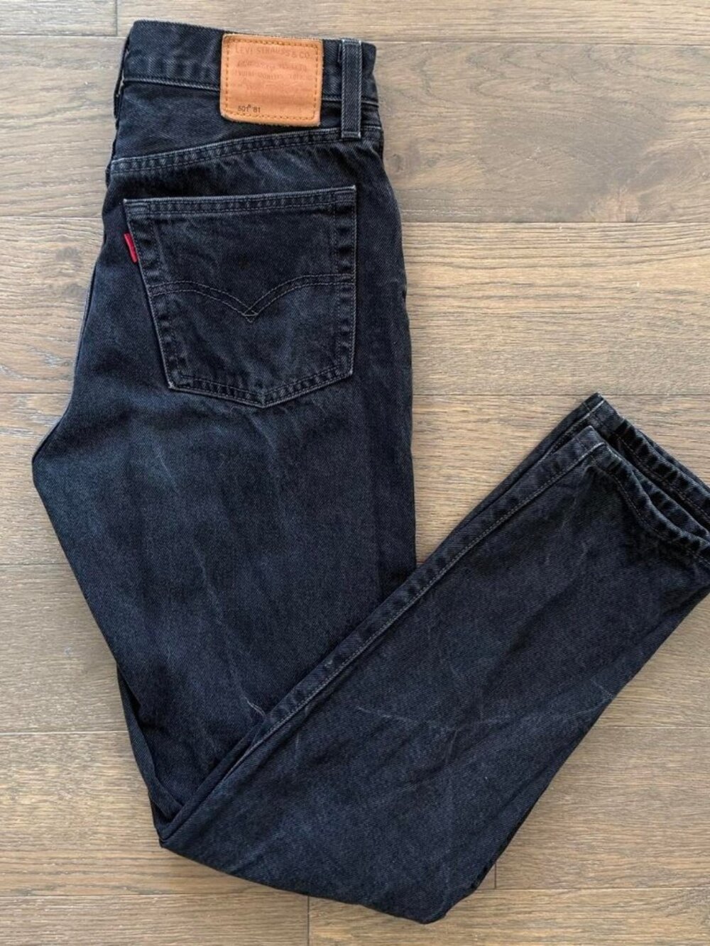 Levis 501 distressed dark
